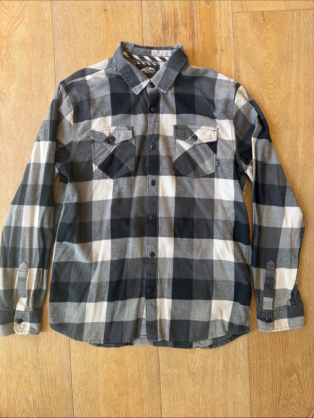 Vans Men’s Black and Gray Plaid Button-Down Flannel Shirt size XL